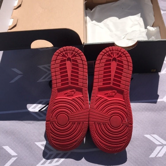 JORDAN 1 RETRO SHOES. - Picture 4 of 7